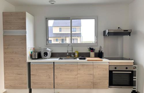 Les Voiles, maison bien équipée 10 p 2 sdb, 2 WC, spacieuse lumineuse avec jardin clos, garage, terrasse, parking privatif, à 950 m de la plage d'Asnelles et tous commerces, près de Bayeux et Arromanches, chiens bienvenus - Foto 19