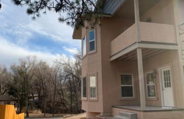 Huge Cozy Home with Many Bedrooms in Ivywild - Foto 17