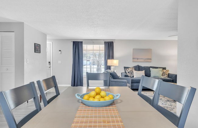 Serenity Retreat: Charming Home Near Attractions! 3 Bedroom Home by RedAwning - Foto 22