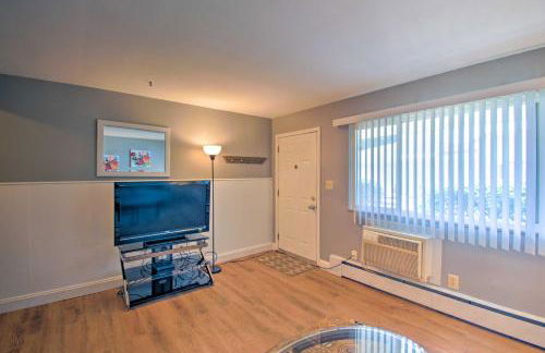 Lakefront Apartment with Patio on Lake St Clair - Foto 8