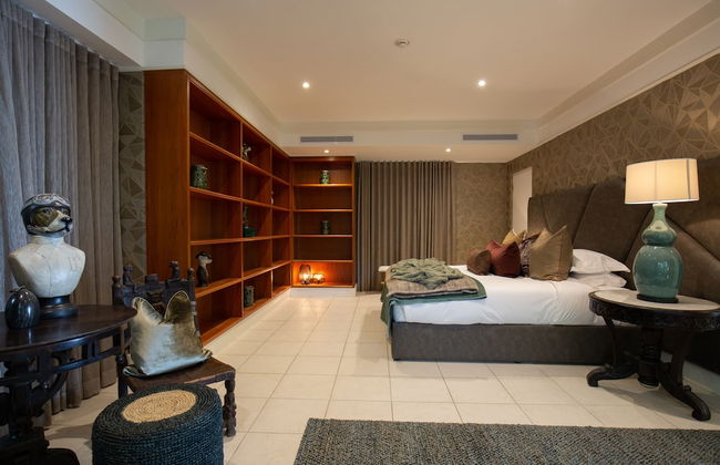 Clifton YOLO Spaces – Clifton Mansion Villa - Photo 42