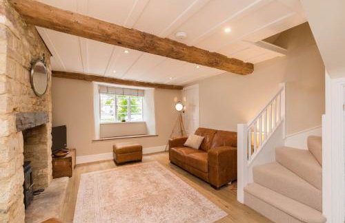 Charming Cotswold Cottage on Church Green, Witney - Photo 18