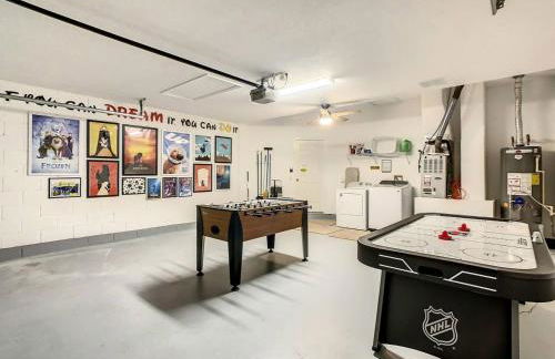 H504E Single Level POOL Home Themed Room by Disney - Foto 27