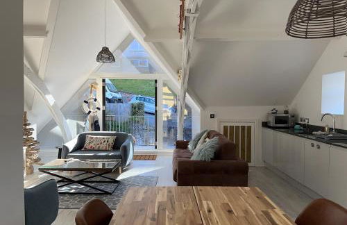 Beautiful, spacious 3 bed Brixham apartment - Photo 6