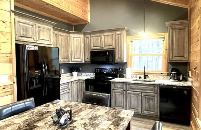 Peaceful family cabin near fishing with over 100 acres of mountain and field trails to explore! 2 Bedroom Cabin by RedAwning - Foto 6