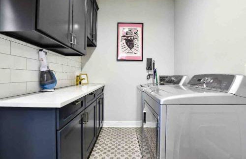 2 Homes-16 Guests-POOL-ARCADe-Large Backyard-Grill - Foto 2