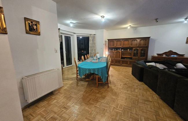 Villasleeps23-gaden-parking-partiesok-lake - Photo 9