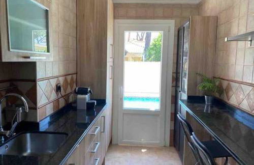 Villa Verde con Piscina a 800m de la Playa by Chiclana Dreams - Foto 16