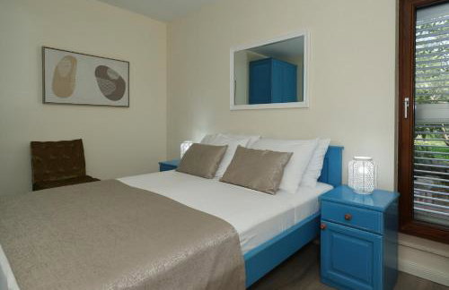 Apartment Serenity with Private Pool Near the Beach - Photo 19