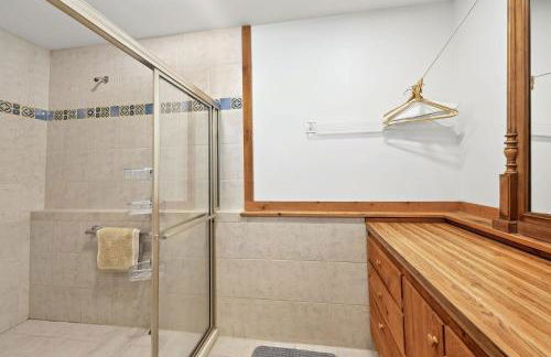 Spacious 6 Bedroom Chalet Near Holiday Valley - Foto 34