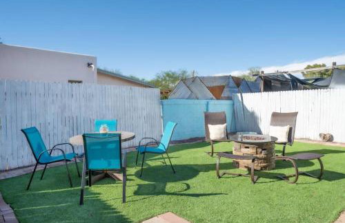 Cali 2BR Getaway Firepit, Yard & Spring Charm - Foto 5