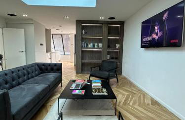 Contemporary 3-Bed Penthouse with River Views - Foto 14