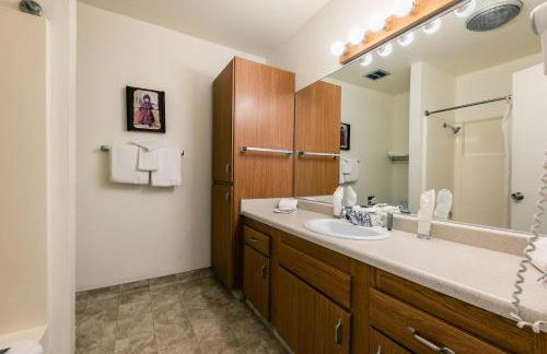 Spacious 1BR Condo w/ Lake View #136 at Donner Lake Village - Foto 3