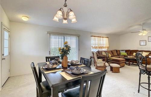 Cozy home, Right Next Door to Lake Sumter Square! - Foto 27