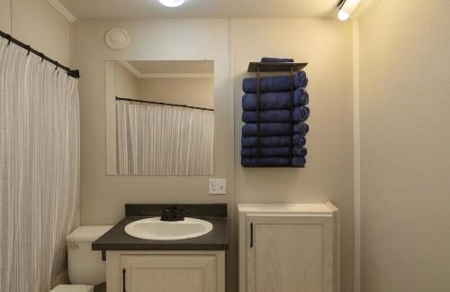 Lake Access and Easy Living at West Battle Lake - Foto 12