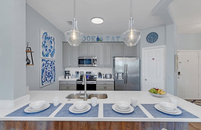 Top floor condo with view of lake, pool and fireworks! Next to Convention Center! - Photo 19