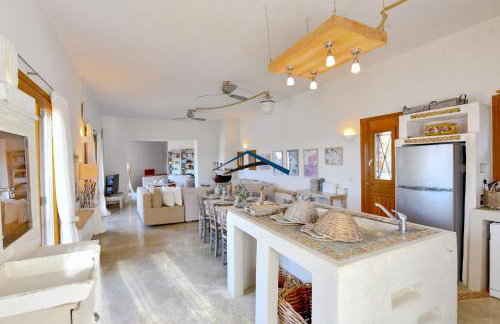 The Charming Waterfront Retreat, with a swimming pool & direct access to the sea, ideal for large families, or a group of friends - Foto 24