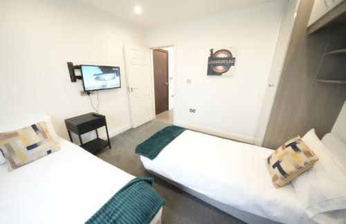 HEATHROW AIRPORT apartments-FREE parking-Free underground to and from Heathrow-30 min central London - Foto 22