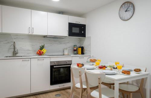 HostWise - Modern Flat with a Suite - Foto 15