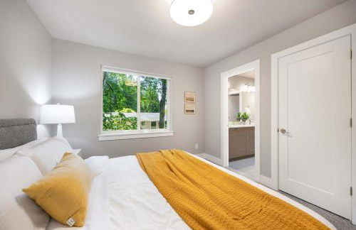 Modern Kirkland 4BR Family Oasis Kids Paradise - Photo 56