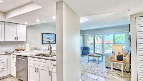 Land's End 1-203 Pool View - Photo 5