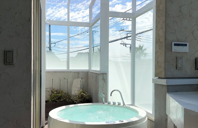 Casablanca Pool House - Photo 16