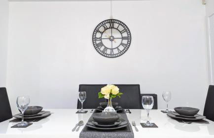 CLARITURF - 4 Bedroom Semi - Private Parking near Turf Moor, Town Centre, Transport and Motorway Links next to Canal, 3 Parks and Lake - Sky and Netflix - Foto 34