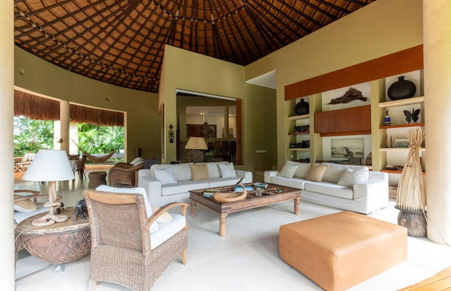 w Charming 5BR Villa at Mesa de Yeguas - Photo 7