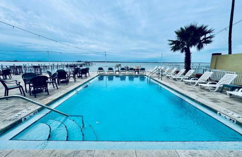Condo in Waterfront Resort with Balcony Close to Beaches Free Bikes - Photo 4