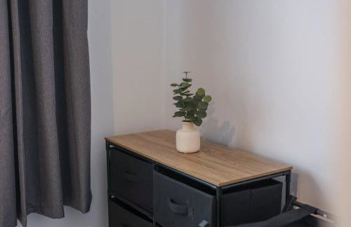 3 Bedroom House with Free Parking - Foto 33