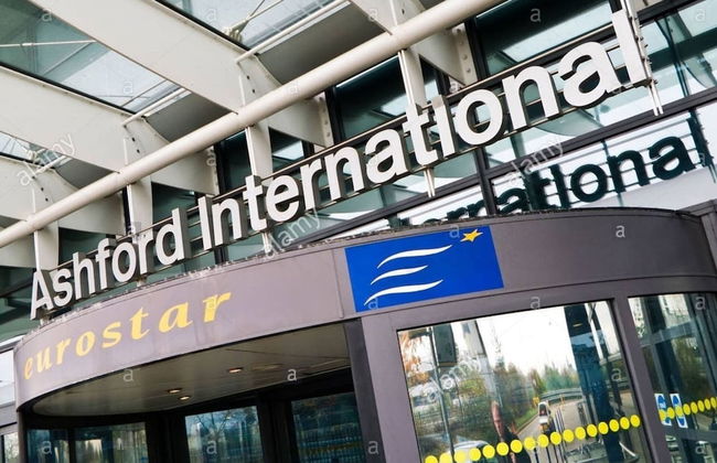 Immaculate 5-bed House in the City Centre Ashford - Photo 28