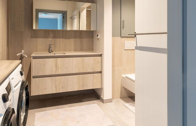 Modern Villa w/ Private Yard - Foto 27