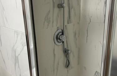 Large 2 bedroom 2 bathroom x6 person city center apartment with free underground parking - Foto 19