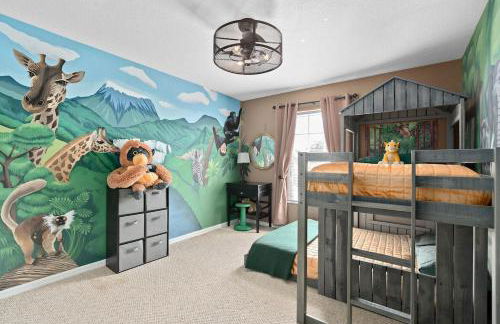 Luxurious 9BR Themed SE Facing Pool Hot Tub Theater Game Room BBQ 2 miles Disney - Foto 7