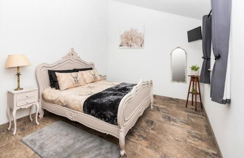 Lodge with log burner Contractors business private parking free Wi-Fi near M4 - Foto 12