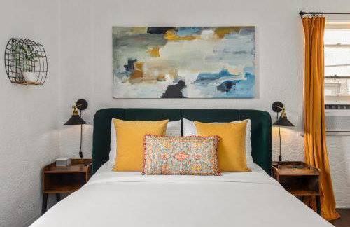 Visit the Beach from a Historic Downtown Apartment - NRP21-00092 - Foto 3