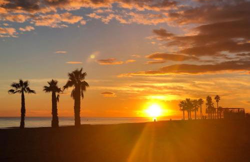 New Stunning Seaview Apartment with lovely balcony - Photo 27