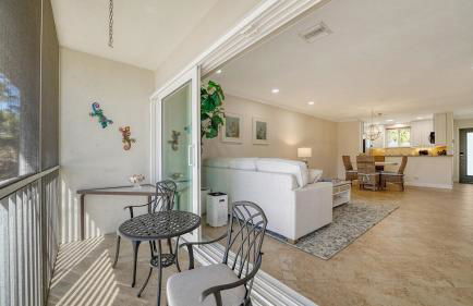 Walkable to Beach, Restaurants, Entertainment! - Photo 8