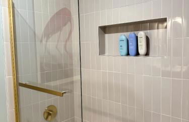 The Haven Haus - 2 Kings 1 Queen, 5 Minutes from Airport, 15 minutes to downtown - Foto 18