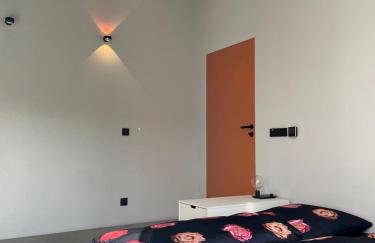 Room with a bathroom and private entrance door - Photo 23