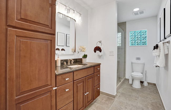 8BR Gem With Pool, Lake View & Tons of Amenities! - Foto 149