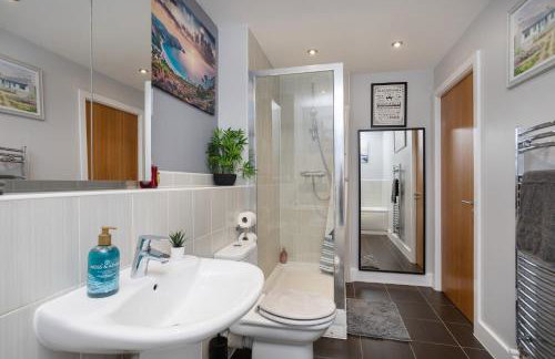 Vista Verde - Luxury City Penthouse 2BR - Sleeps up to 6 - Parking - Photo 52