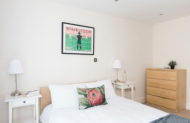 Spacious 2 Bed - Battersea High Street - Photo 1