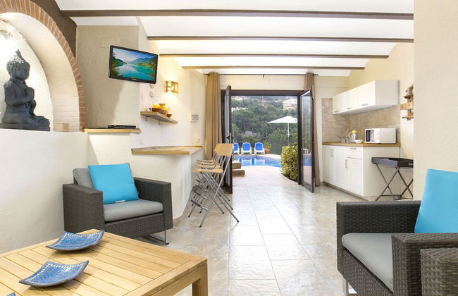 Serene Villa in Lloret de Mar With Private Swimming Pool - Foto 2