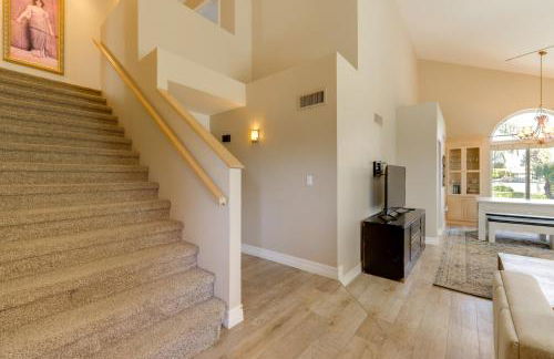 Lakefront Living! Huge Phoenix Home with Pool Table - Foto 17