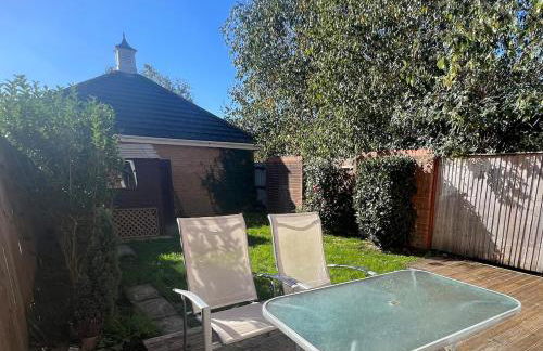 Spacious 3 Bed home situated in a beautiful area - SLEEPS 8 - Foto 13