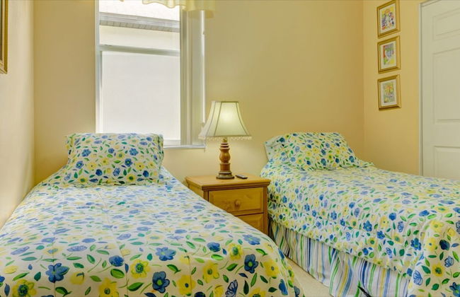 Southampton Vacation Home with Pool - Photo 5