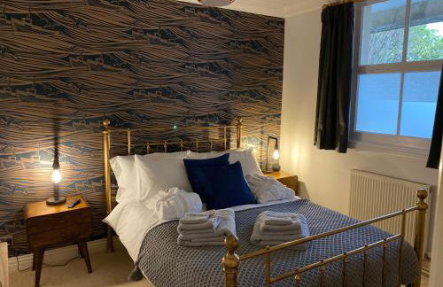 Spacious luxury flat in Swanage, close to beach with parking - Photo 15