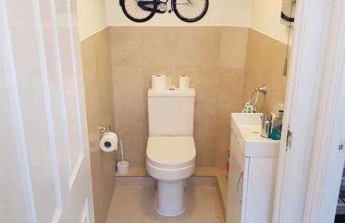 Luxurious 2 Bedroom House With Garden And Free Parking - Foto 13