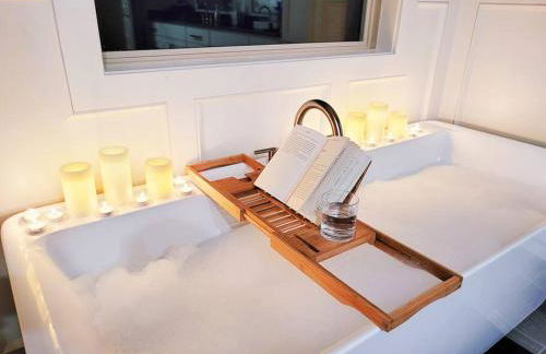 Magazine-Featured Mansion, Golf Green, Casino, etc - Foto 56